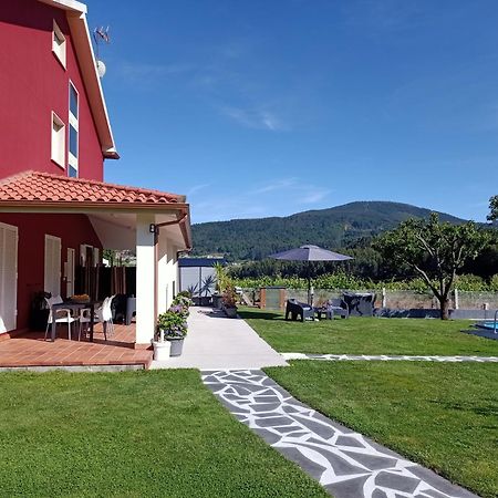 Apartamento en bloque vivienda con piscina y barbacoa a 15 min de la playa Meis Exterior foto