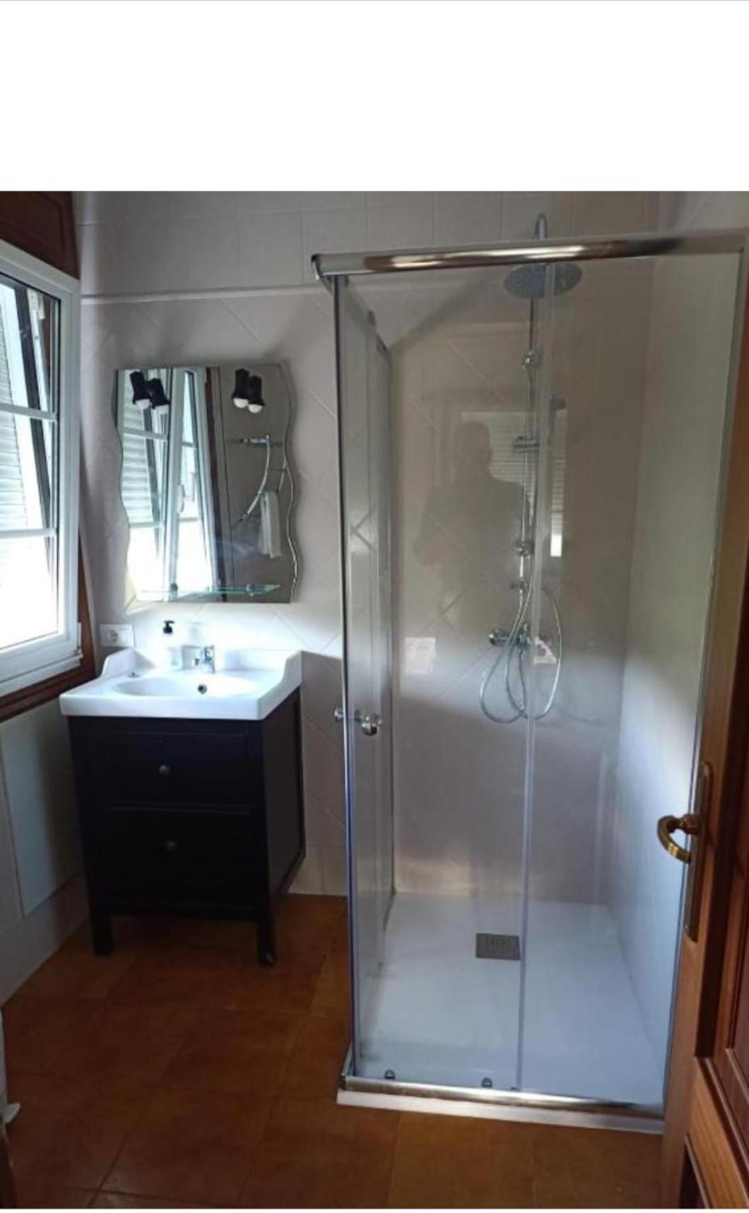 Apartamento en bloque vivienda con piscina y barbacoa a 15 min de la playa Meis Exterior foto