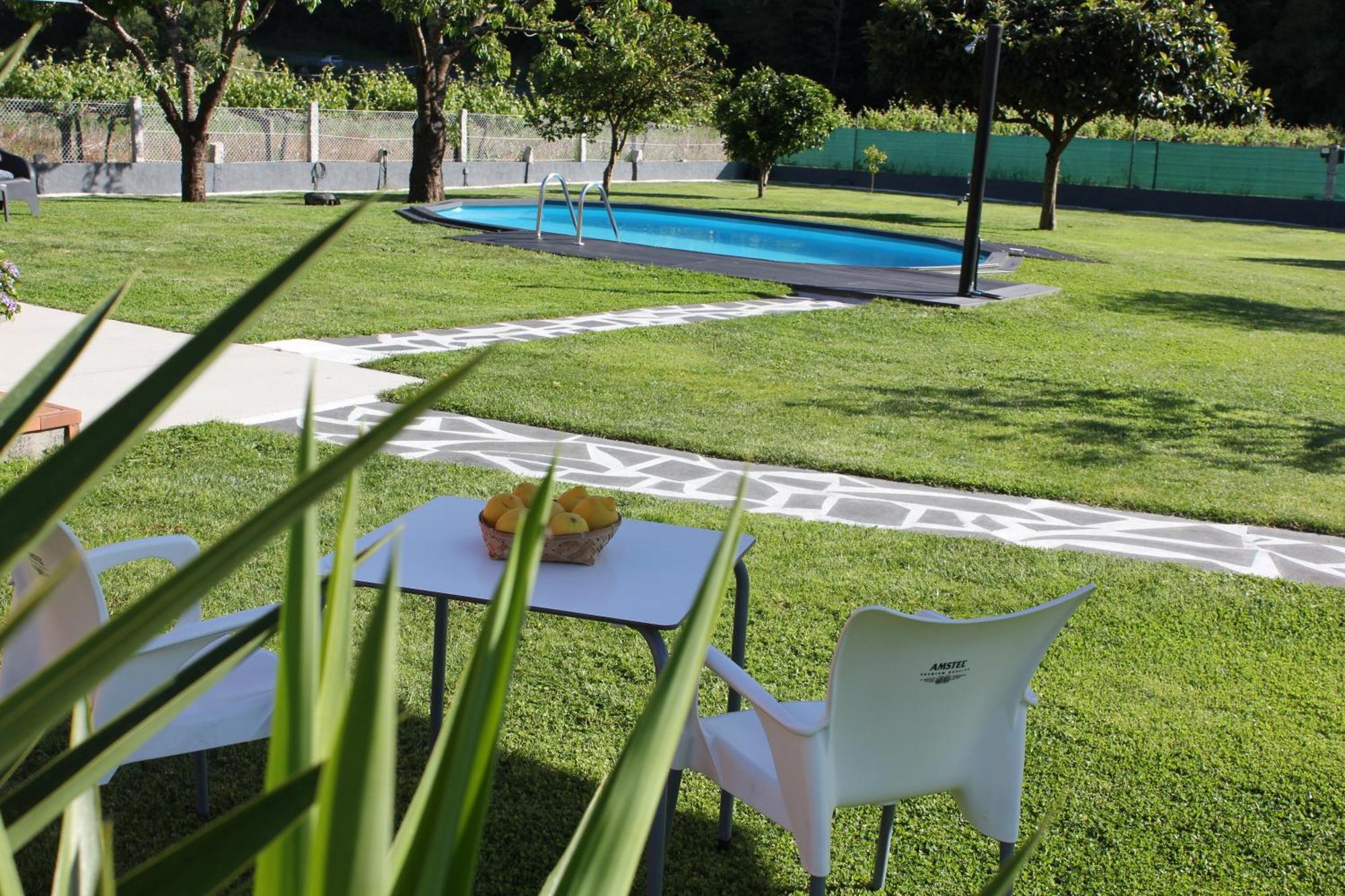 Apartamento en bloque vivienda con piscina y barbacoa a 15 min de la playa Meis Exterior foto