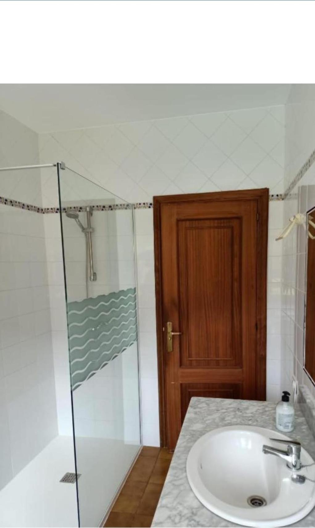 Apartamento en bloque vivienda con piscina y barbacoa a 15 min de la playa Meis Exterior foto