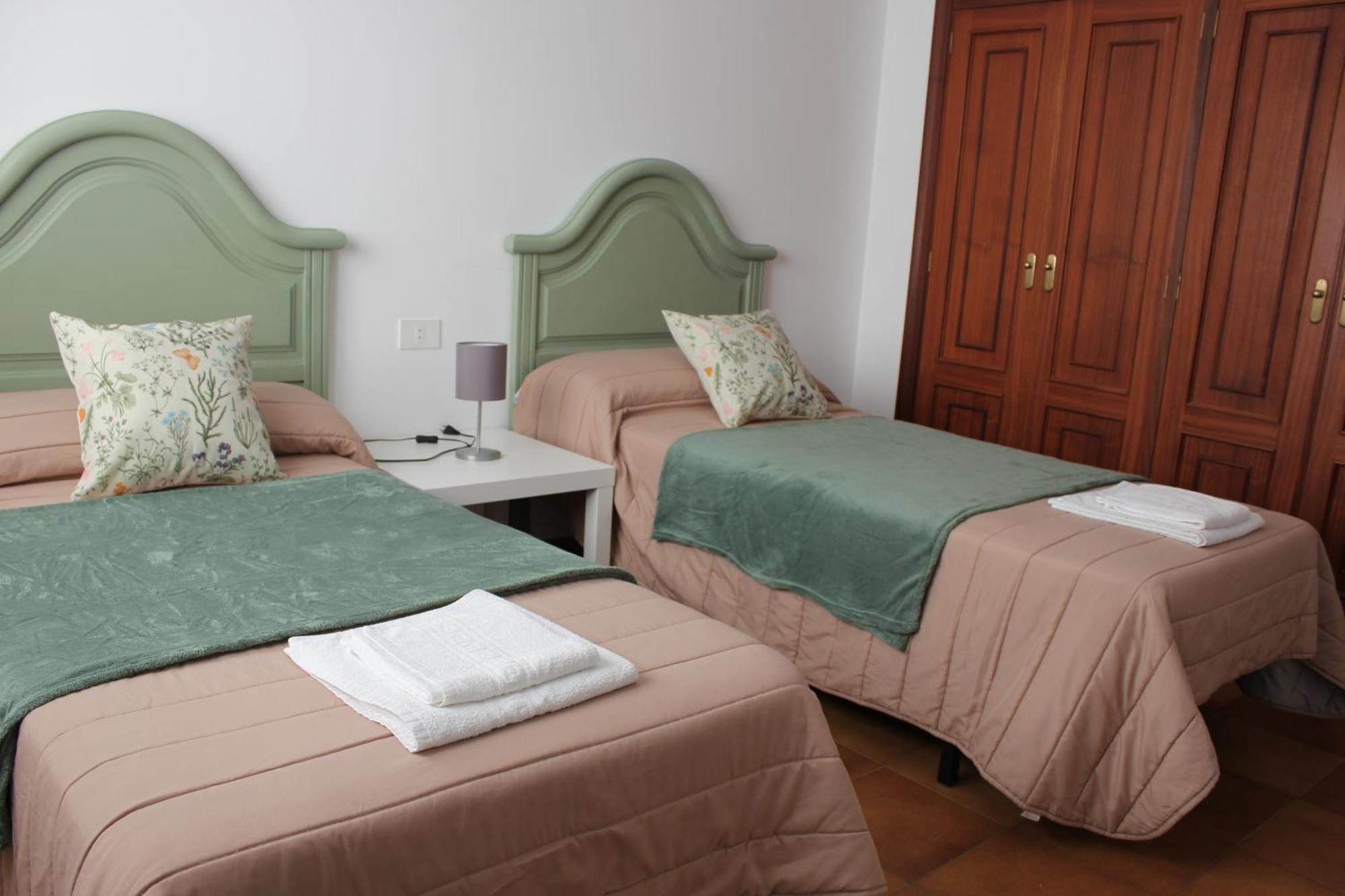 Apartamento en bloque vivienda con piscina y barbacoa a 15 min de la playa Meis Exterior foto