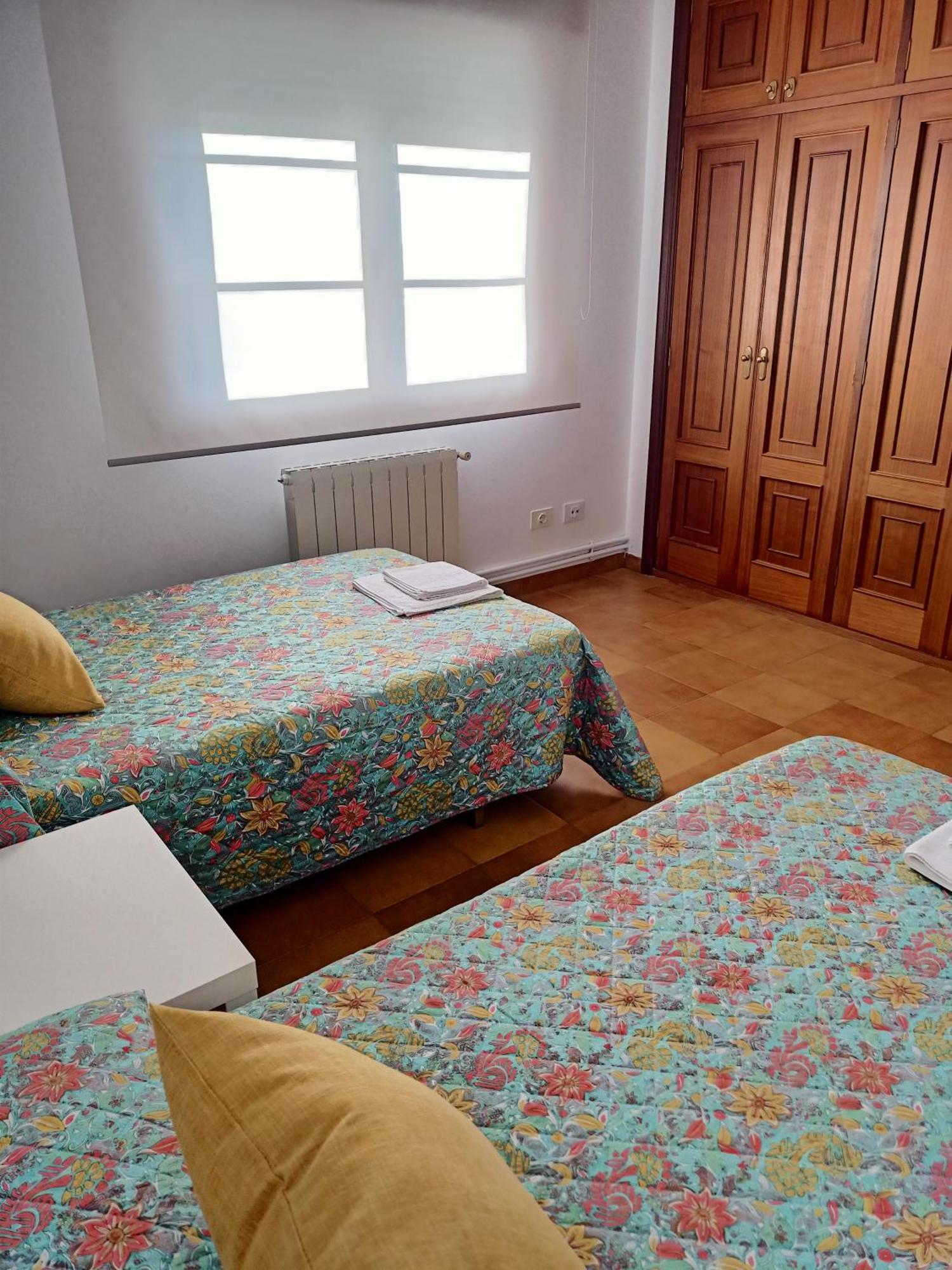 Apartamento en bloque vivienda con piscina y barbacoa a 15 min de la playa Meis Exterior foto