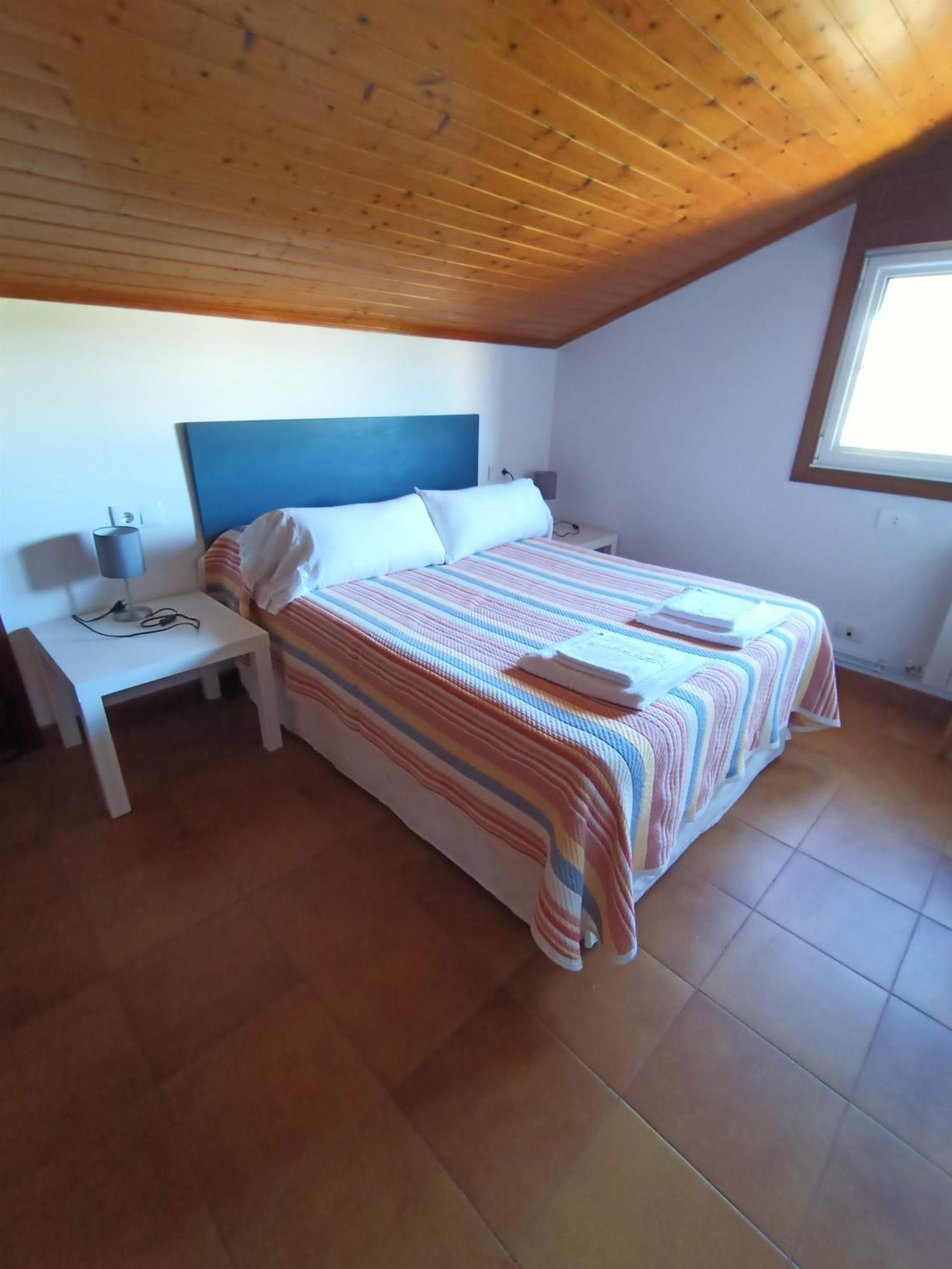 Apartamento en bloque vivienda con piscina y barbacoa a 15 min de la playa Meis Exterior foto