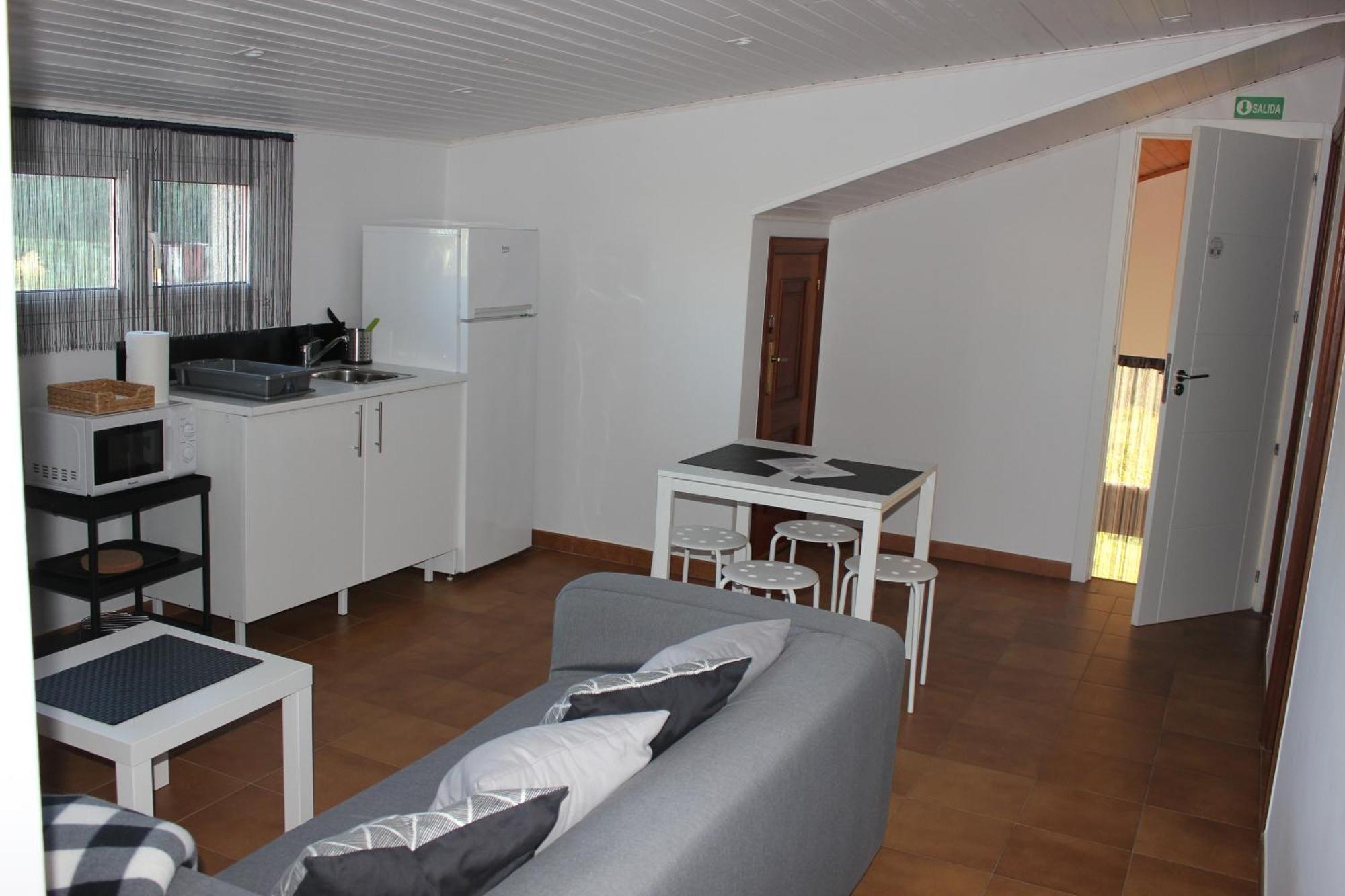 Apartamento en bloque vivienda con piscina y barbacoa a 15 min de la playa Meis Exterior foto