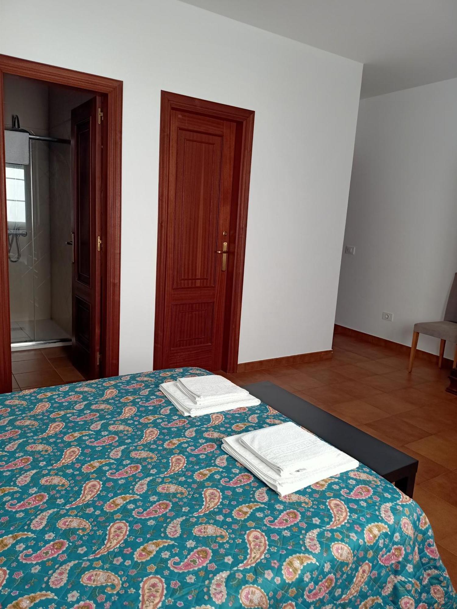 Apartamento en bloque vivienda con piscina y barbacoa a 15 min de la playa Meis Exterior foto