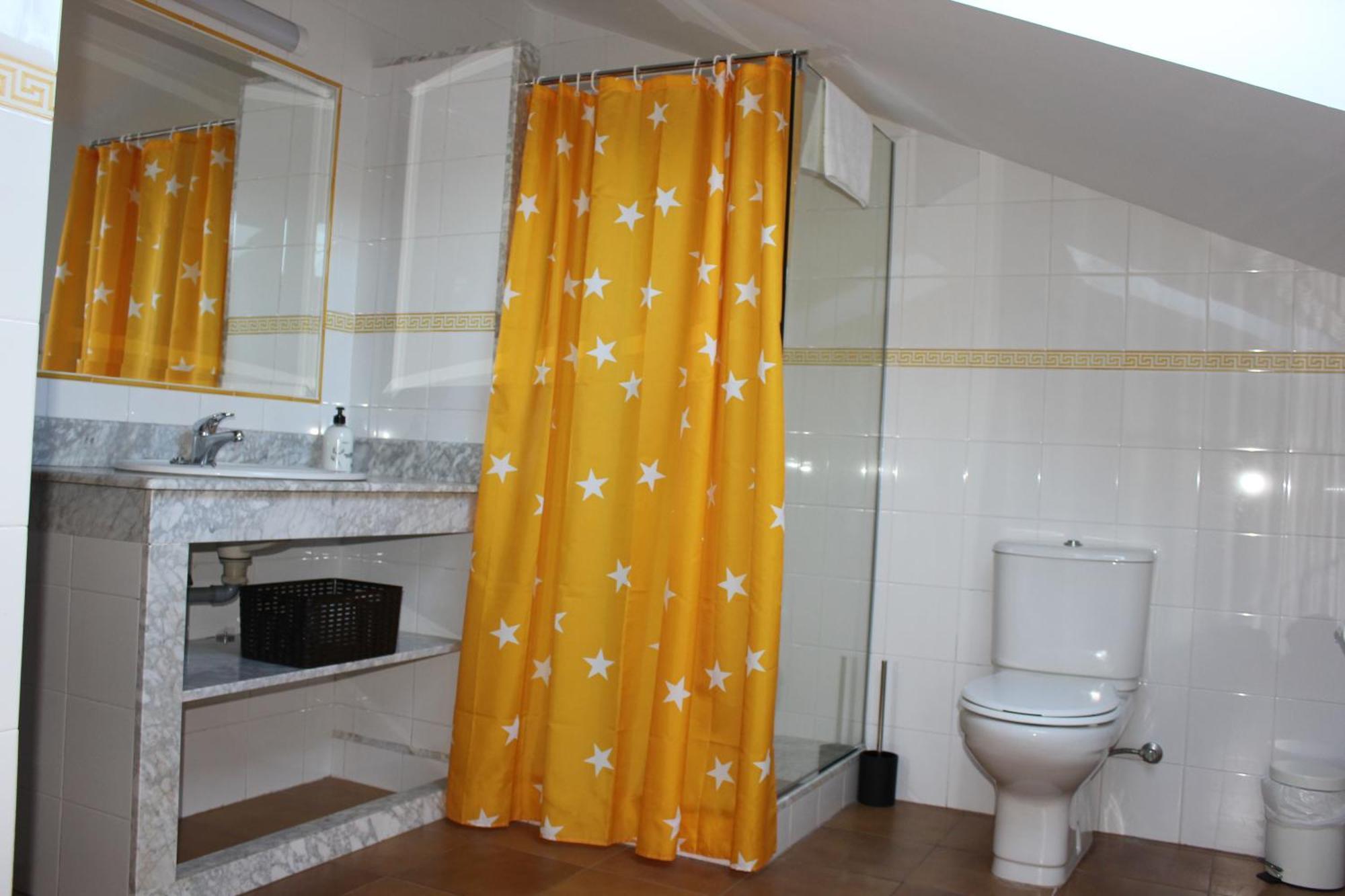 Apartamento en bloque vivienda con piscina y barbacoa a 15 min de la playa Meis Exterior foto