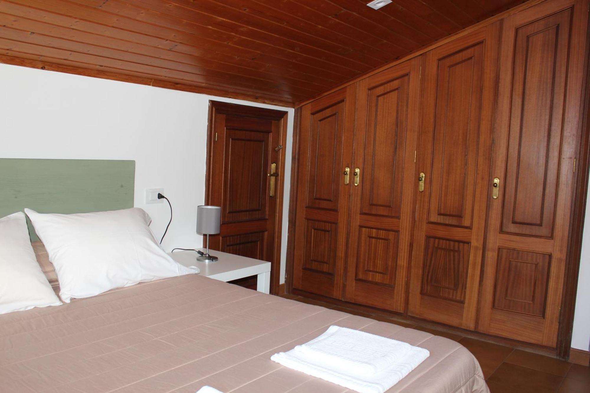 Apartamento en bloque vivienda con piscina y barbacoa a 15 min de la playa Meis Exterior foto