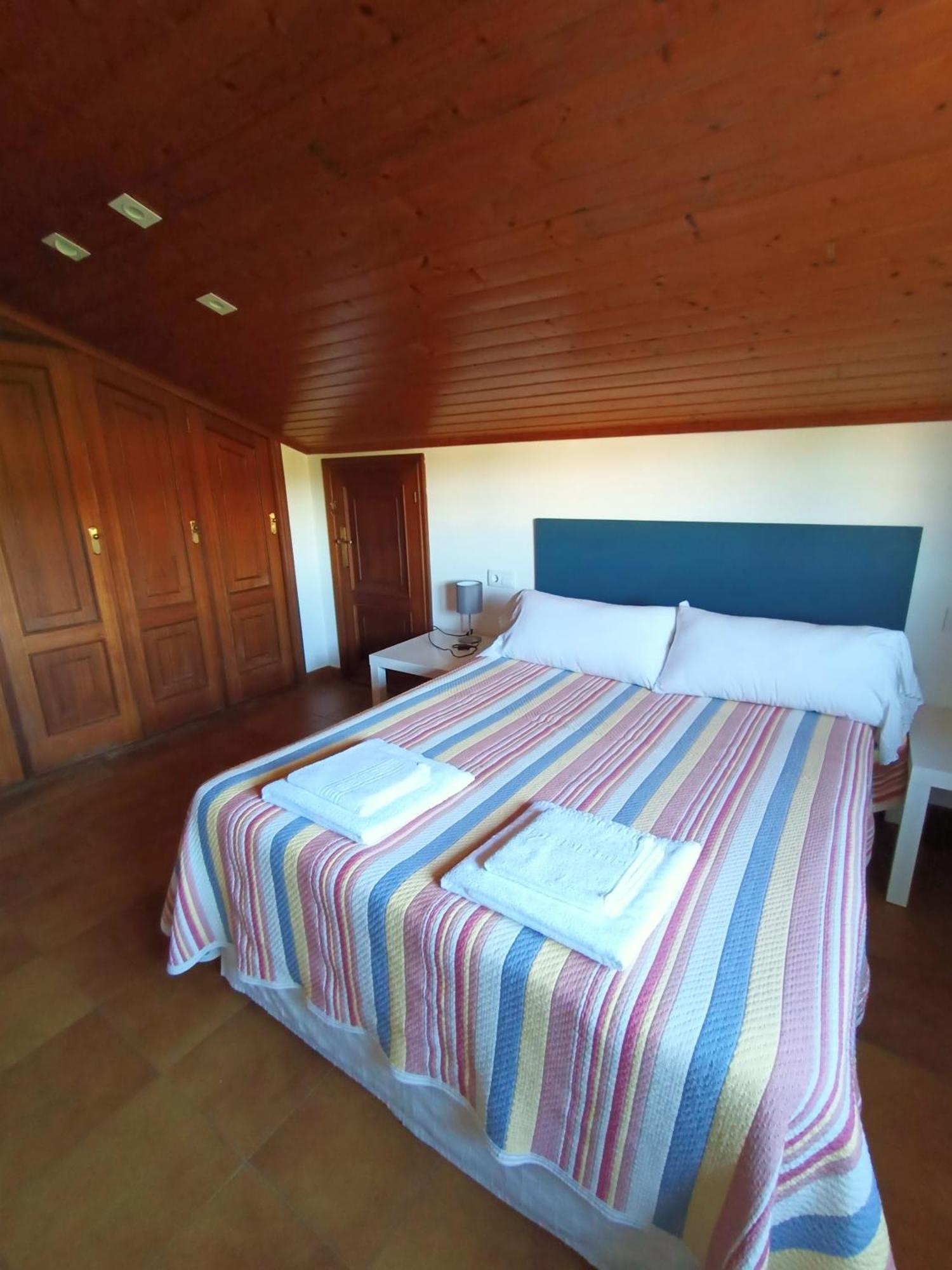 Apartamento en bloque vivienda con piscina y barbacoa a 15 min de la playa Meis Exterior foto